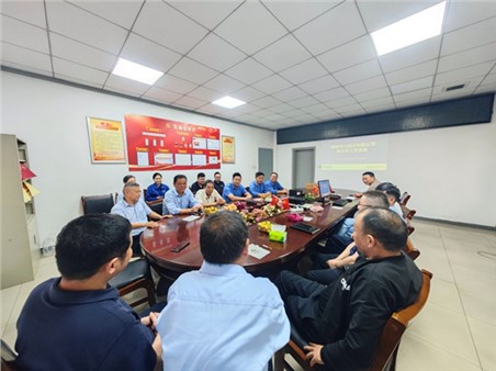 致敬奉獻(xiàn)歲月，溫情送別故人